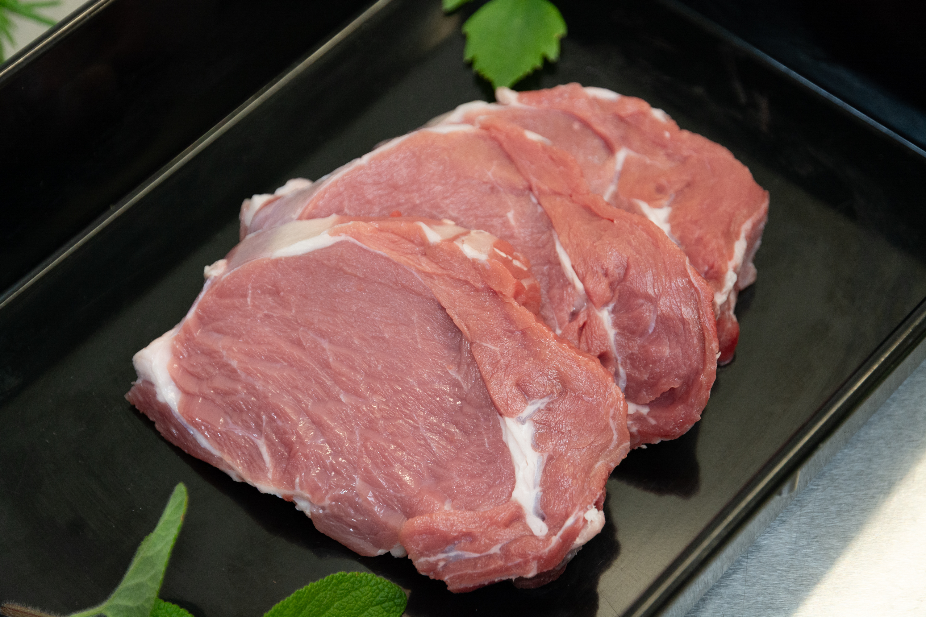 Rib-eye-Steak vom Kalb in Scheiben